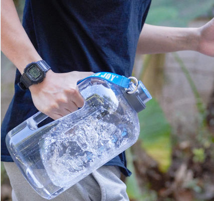 6 Kalıp Plastik Kavanoz Şişirme Makinesi Saatte 0.8MPa 700PCS